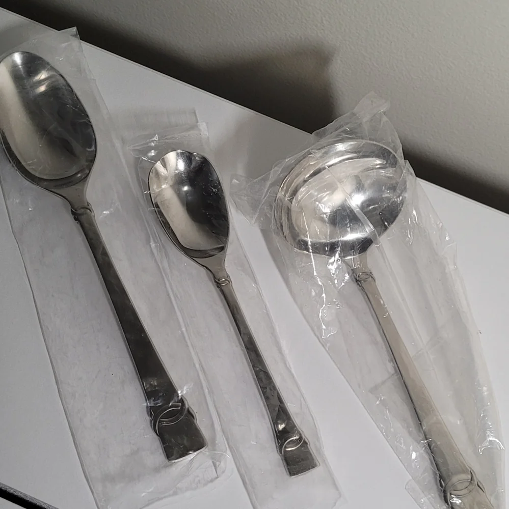 Oneida Flatware - Picture 3 of 3